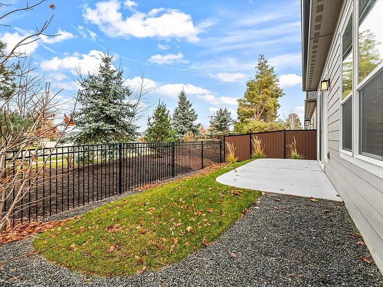 319 N Sauer River Ln — Photo 32