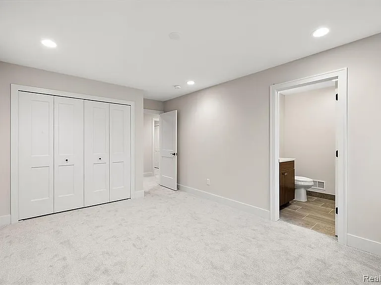 2921 Walsh Dr — Photo 37