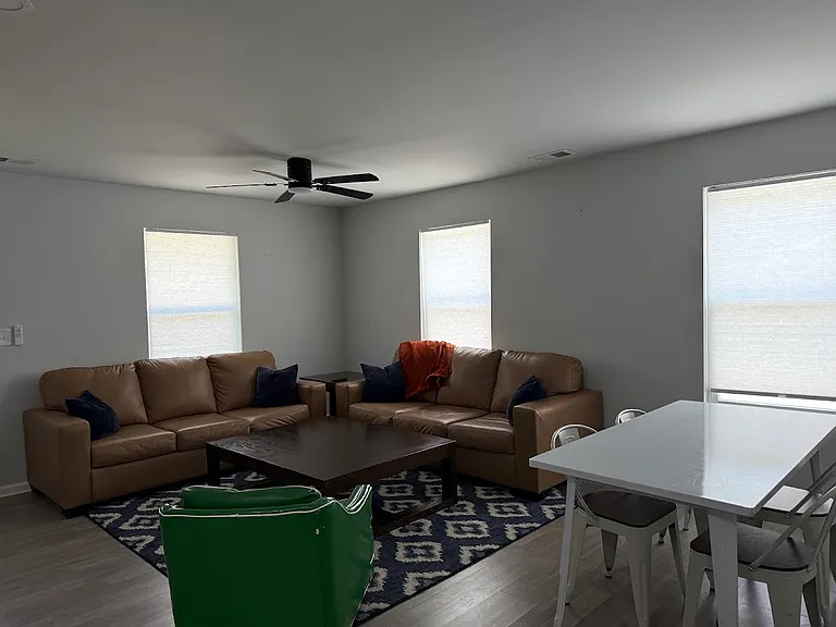 6706 Holston Ct — Photo 3