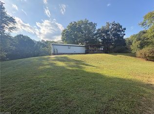 329 Graystone Rd, Mount Airy, NC 27030