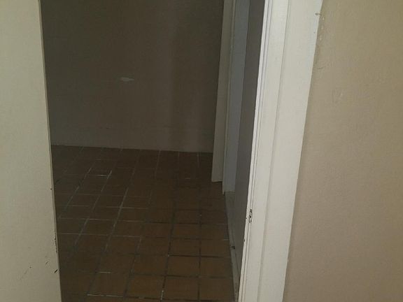 5th image of 3908 Oxford Ave #B