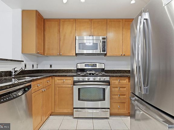 5th image of 930 Wayne Ave APT 201