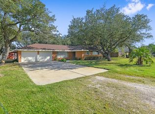 1114 Oak Ave, Rockport, TX 78382