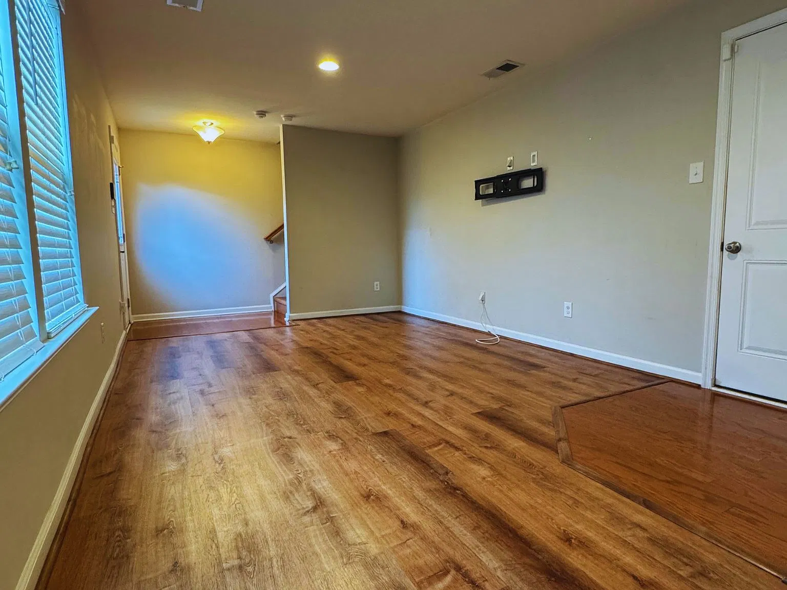 3 bed, 1817 sqft, $2,800 — Photo 2