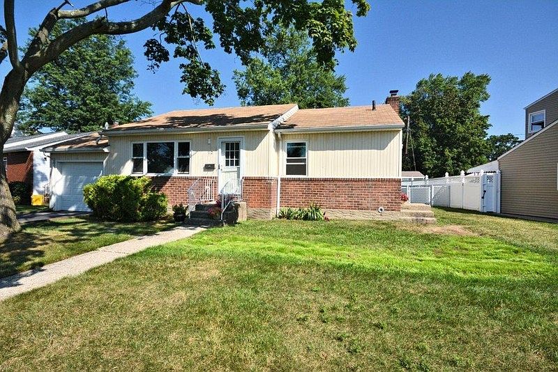 1st image of 12 Linden Ct