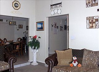 5th image of 130 Park Ln W
