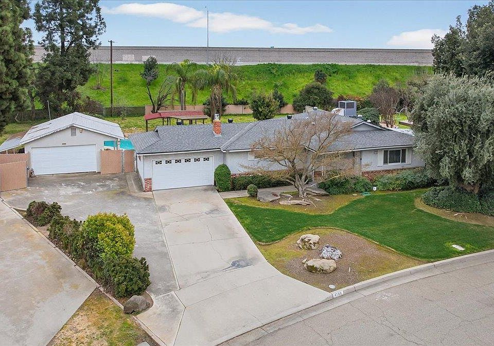 1st image of 4588 E Holland Ave