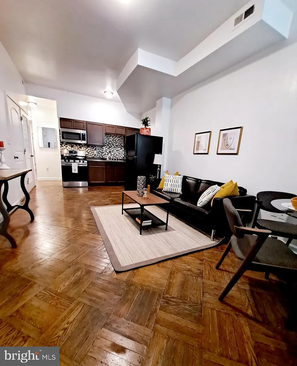 Building Photo - 4064 Parkside Ave #2