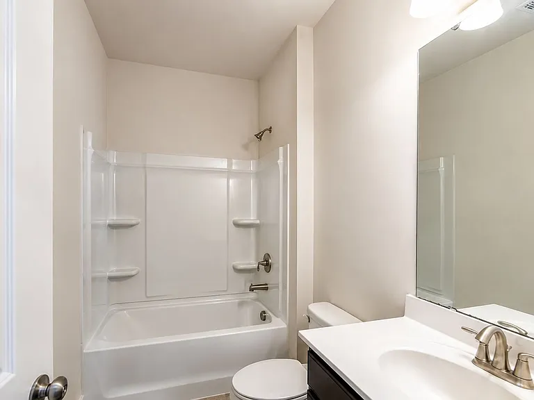 104 Kentmore Dr — Photo 16