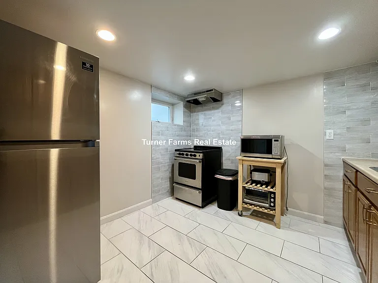 77 Fairfax St #B — Photo 8