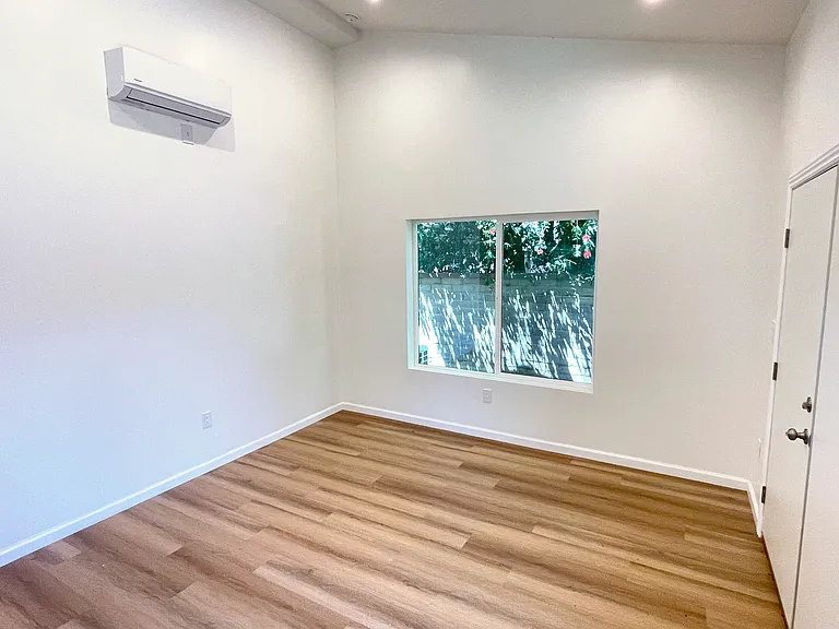 8045 Norwich Ave — Photo 13