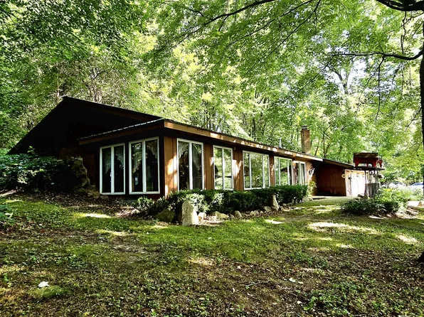 9252 Barnes Rd, Greenville, MI 48838