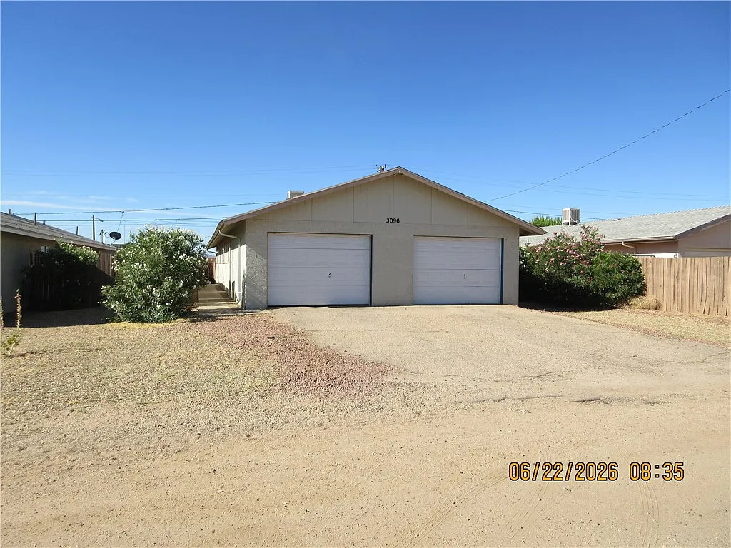 2 bed, 1.0 bath, 785 sqft, $895 — Photo 1