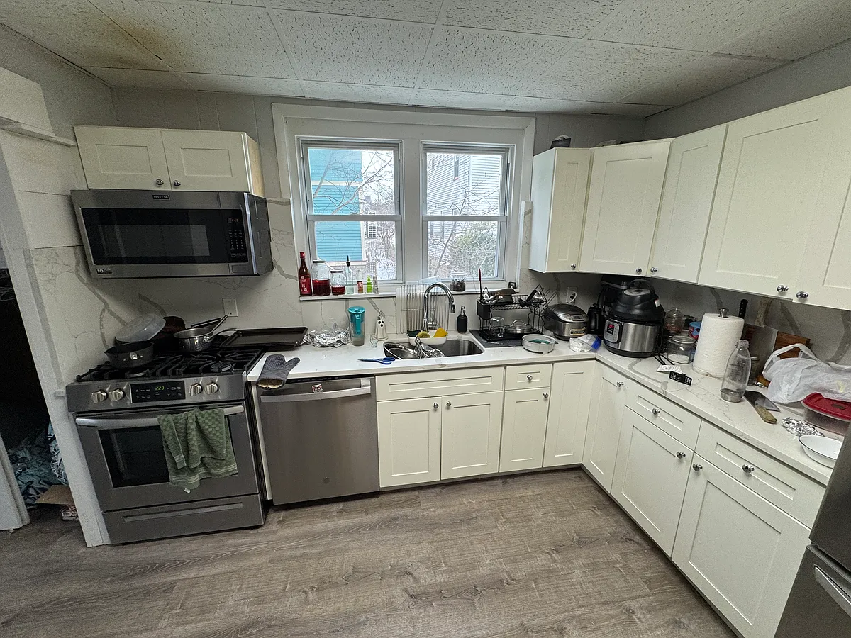 Building Photo - 11 Burnham St #4