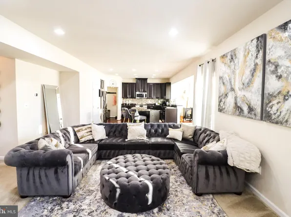 313 Daphne Ct, Reisterstown, MD 21136