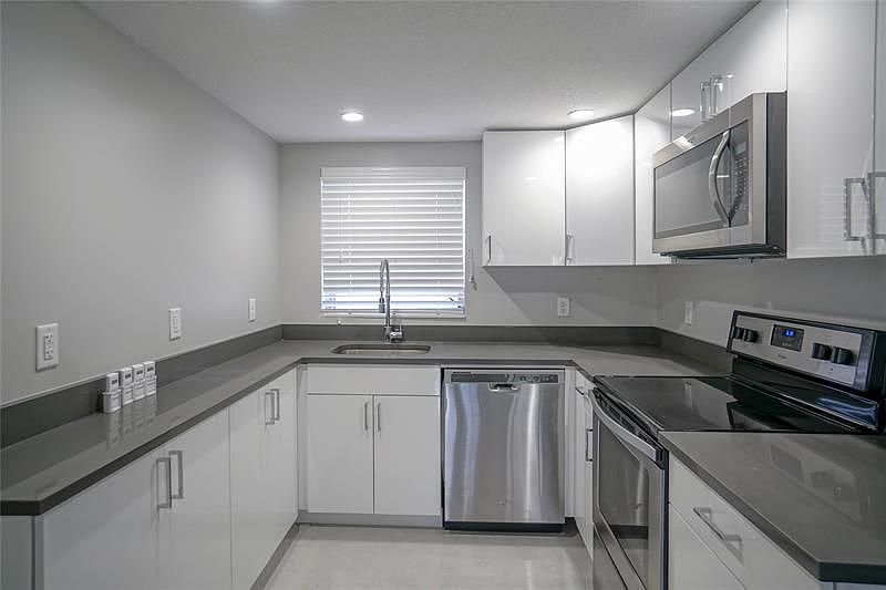 1st image of 640 NE 7th Ave APT 10
