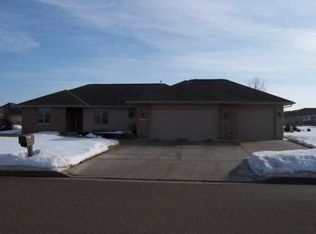 2812 Cumberland Dr, Janesville, WI 53546