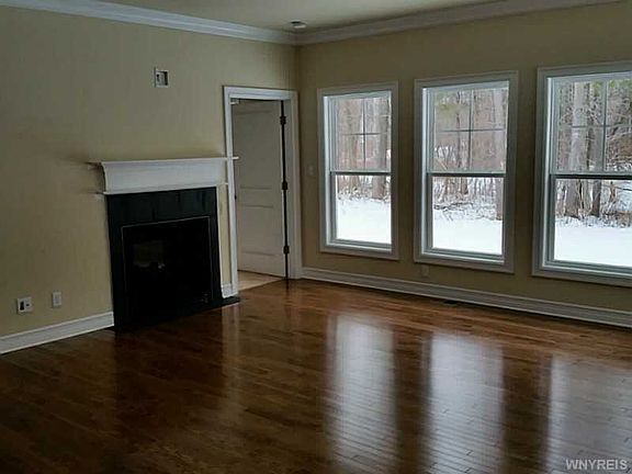 3rd image of 4984 Waterford Ln