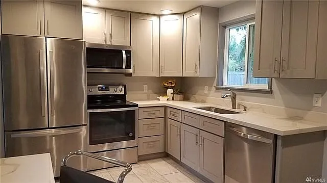 Update Kitchen(another view to the backyard)