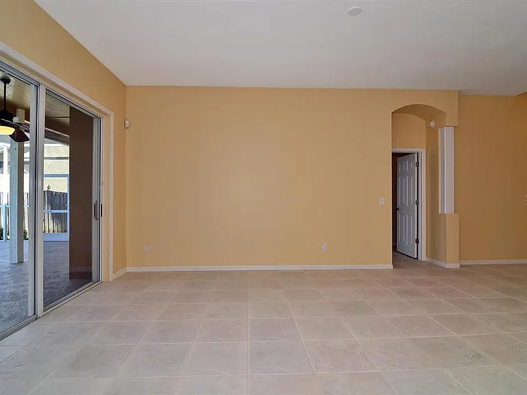 4305 Round Lake Ct — Photo 24