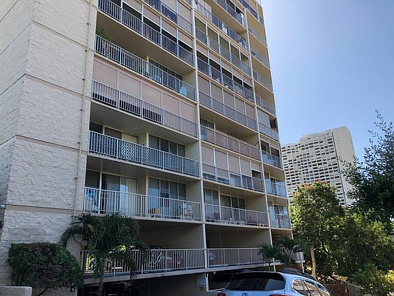 Makai side of building.