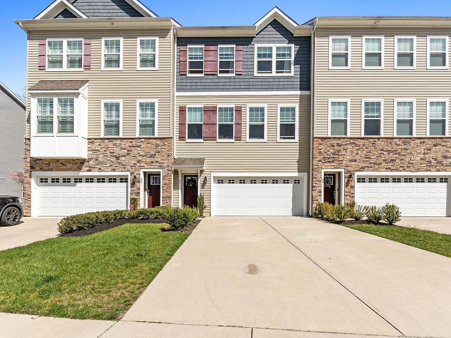 4 bed, 3.5 bath, 2471 sqft, $3,950 — Photo 1