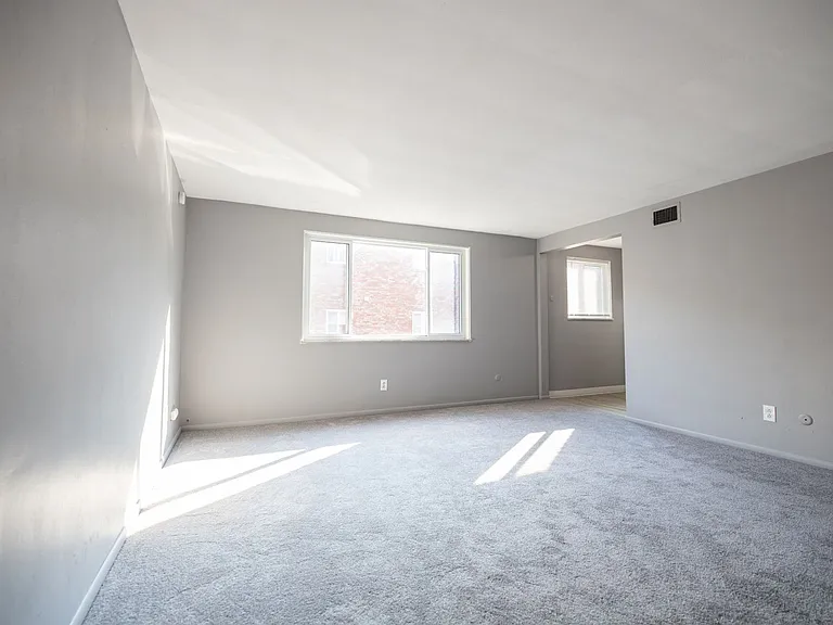 1101 Broadway Ave — Photo 19
