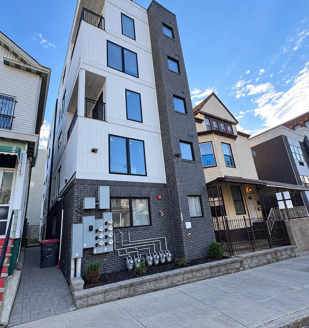 2 bed, 2.5 bath, $2,272 — Photo 1