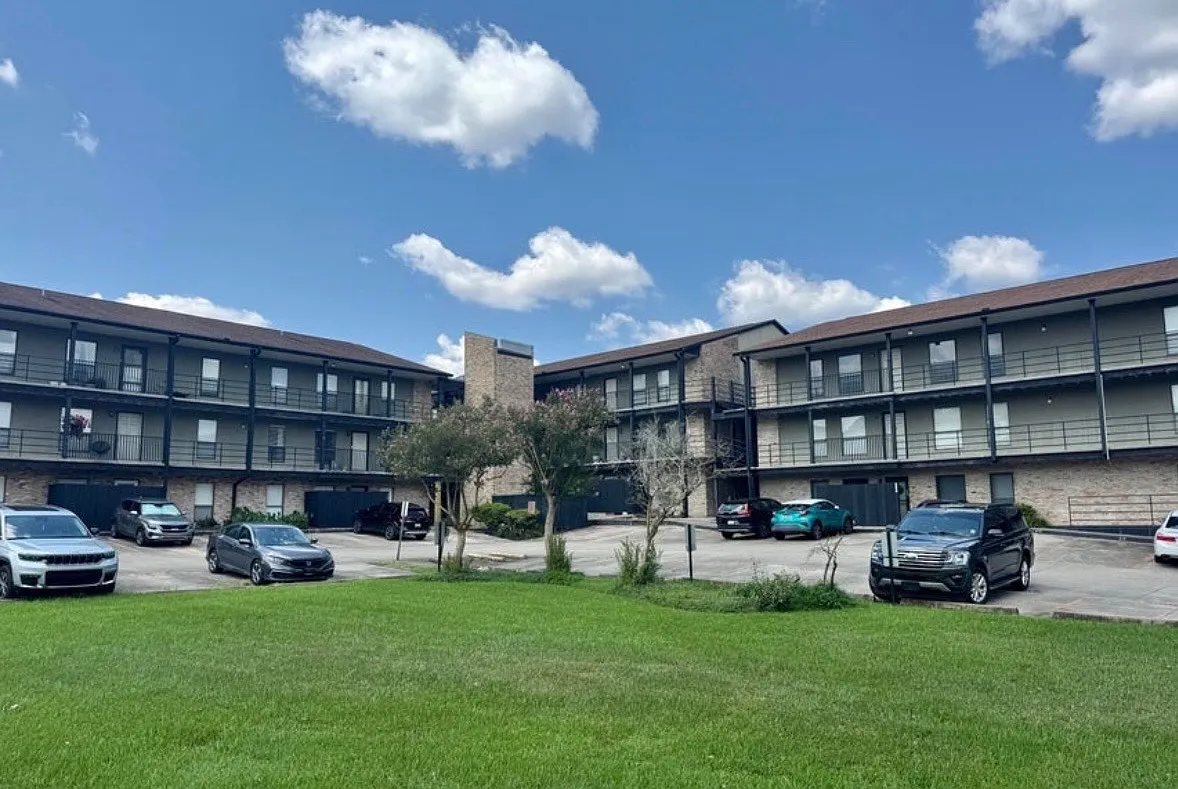 2 bed, 960 sqft, $950 — Photo 1
