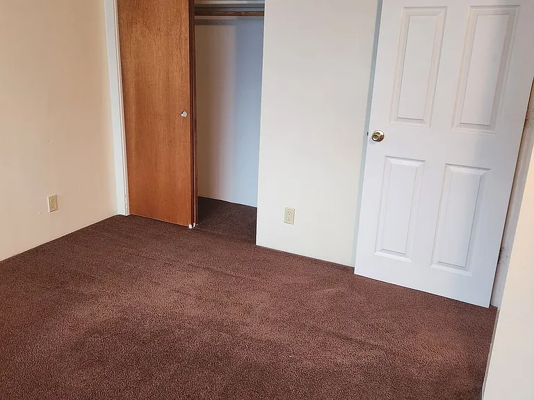 840 SW Grove St — Photo 42