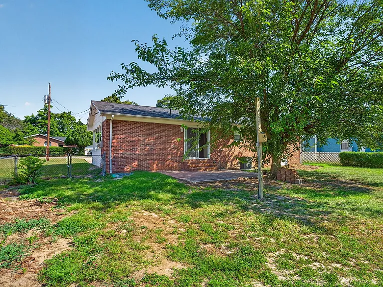 3225 Glenmore Dr — Photo 24