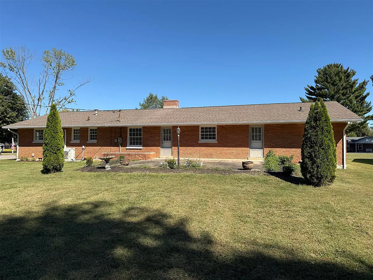 3 bed, 1943 sqft, $2,200 — Photo 4