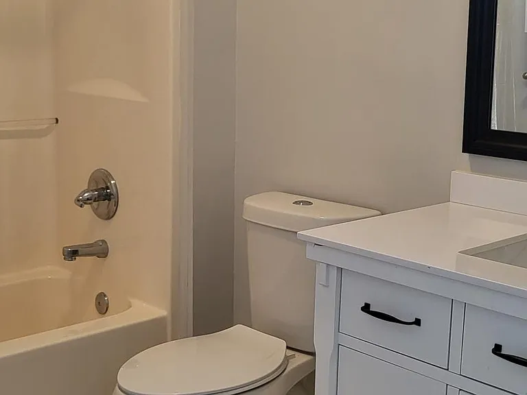 1118 Amberley Woods Dr — Photo 28