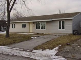 339 Pinewood Ct, Valparaiso, IN 46385