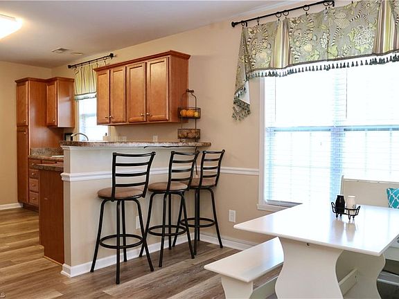 3rd image of 212 Redstone Ct