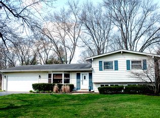 30446 N Oak Grove Ave, Libertyville, IL 60048