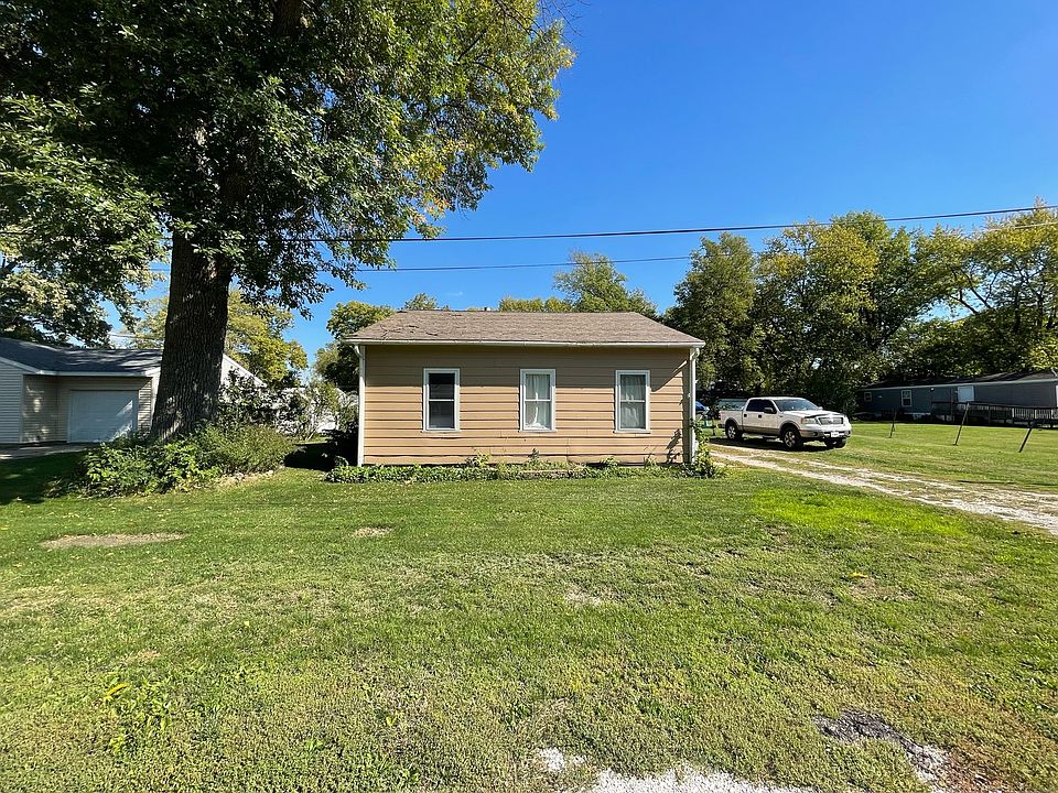 204 N Vine St, Sadorus, IL 61872 Zillow