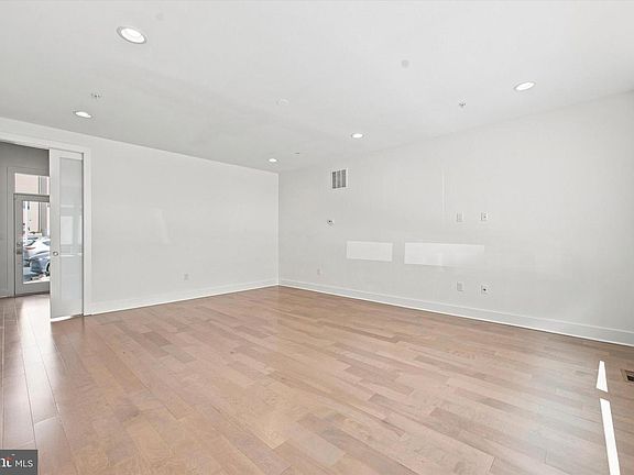 4th image of 840 N 3rd St