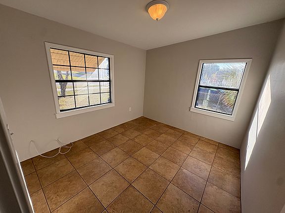 4th image of 903 E Clifford Ave