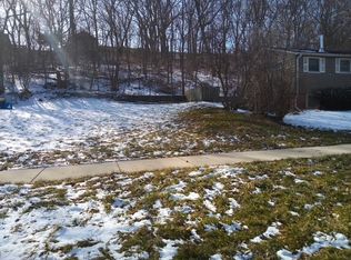 19 N Lincoln Ave, Carpentersville, IL 60110