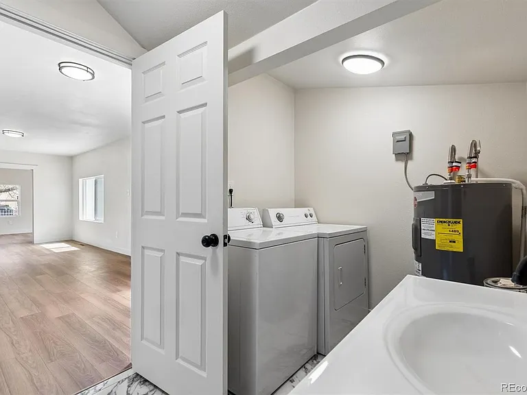 1285 S Irving St — Photo 18