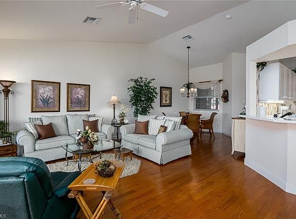 5th image of 220 Waterside Cir Unit 201