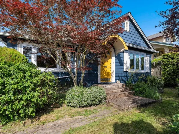 16 Lotus St, Victoria, BC V9A 1P4