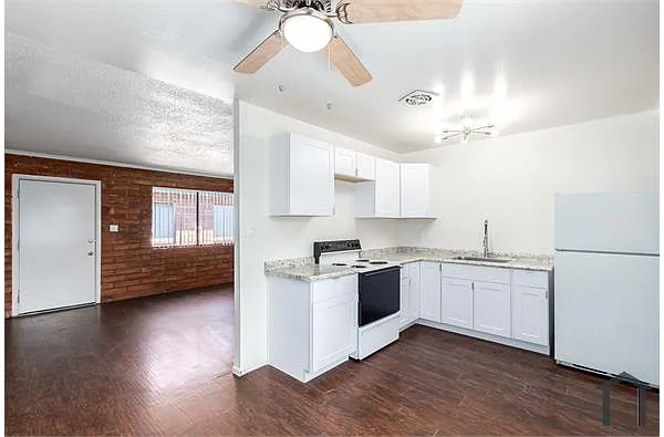 Building Photo - 1000 S Dorsey Ln #20