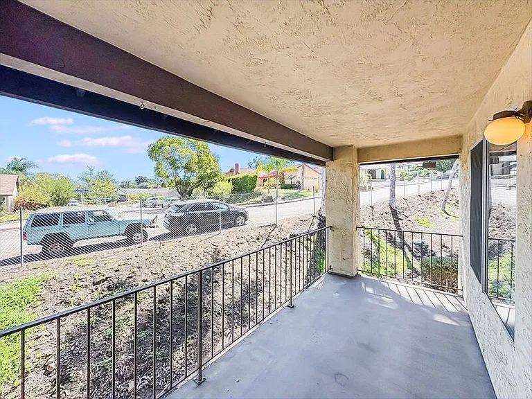 1020 Grape St — Photo 8