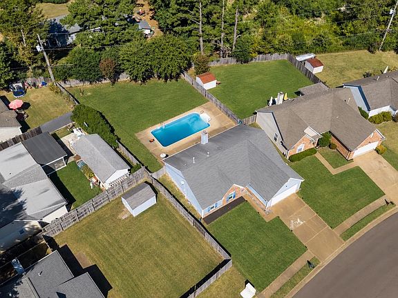 3rd image of 7058 Amberly Way Dr