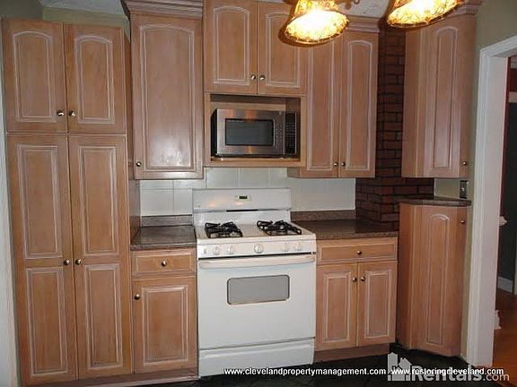5th image of 5107 Wellington Ave