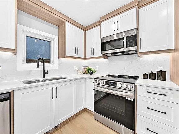 5th image of 3715 E 14a St SW