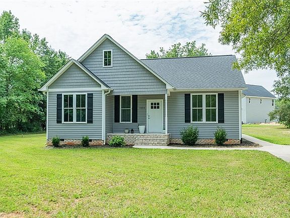 4th image of 1834 Tall Pines Rd