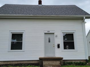 834 14th St NE, Cedar Rapids, IA 52402